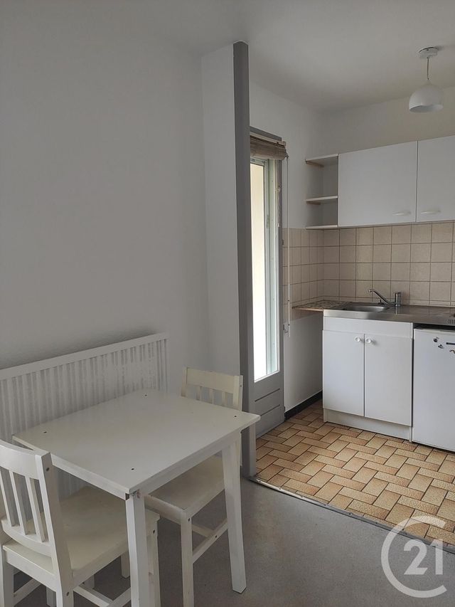 Afficher la photo en grand Studio à louer - 1 pièce - 25.0 m2 - MONTBELIARD - 25 - FRANCHE-COMTE - Century 21 Rollat Immobilier