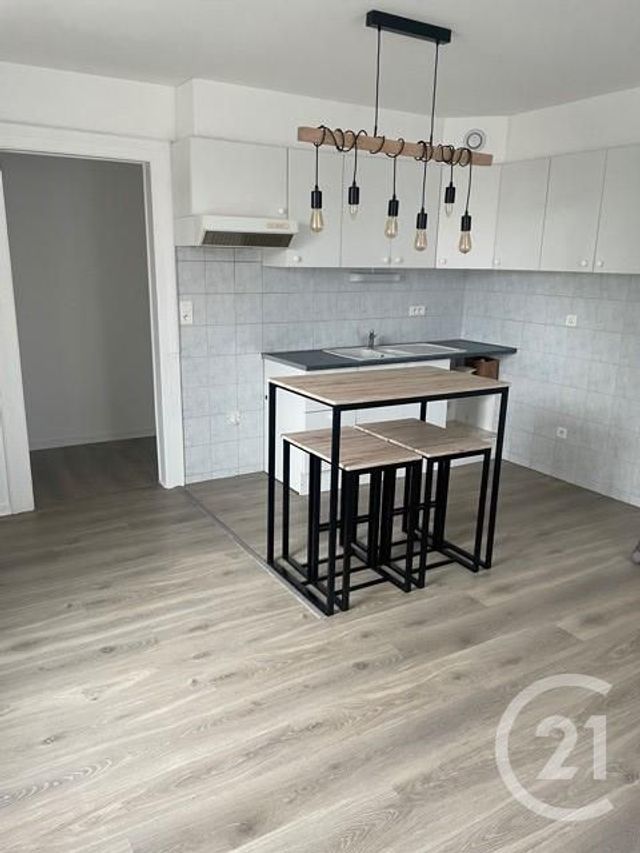 Appartement F3 à louer - 3 pièces - 42.0 m2 - VALENTIGNEY - 25 - FRANCHE-COMTE - Century 21 Rollat Immobilier