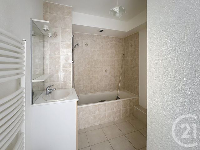 Afficher la photo en grand Appartement F2 à louer - 2 pièces - 46.0 m2 - MONTBELIARD - 25 - FRANCHE-COMTE - Century 21 Rollat Immobilier