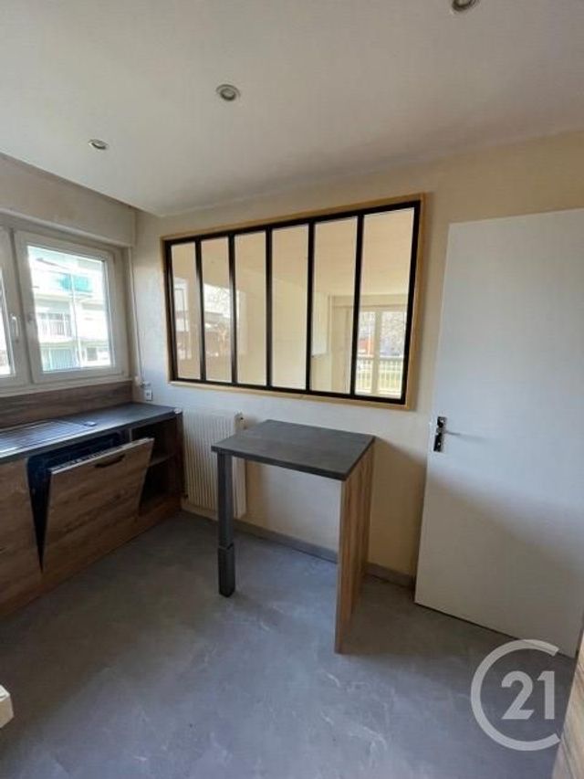 Appartement F3 à louer - 3 pièces - 62.2 m2 - MONTBELIARD - 25 - FRANCHE-COMTE - Century 21 Rollat Immobilier