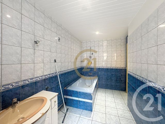 Afficher la photo en grand Appartement F5 à vendre - 5 pièces - 125.0 m2 - AUDINCOURT - 25 - FRANCHE-COMTE - Century 21 Rollat Immobilier