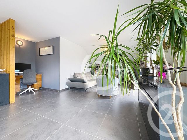 Appartement T4 à vendre - 4 pièces - 85.31 m2 - MONTBELIARD - 25 - FRANCHE-COMTE - Century 21 Rollat Immobilier